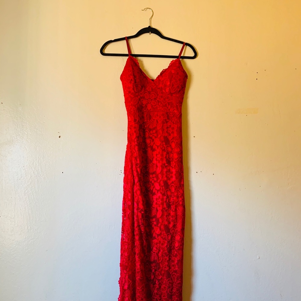 Lace flower red dress with slit on the left leg